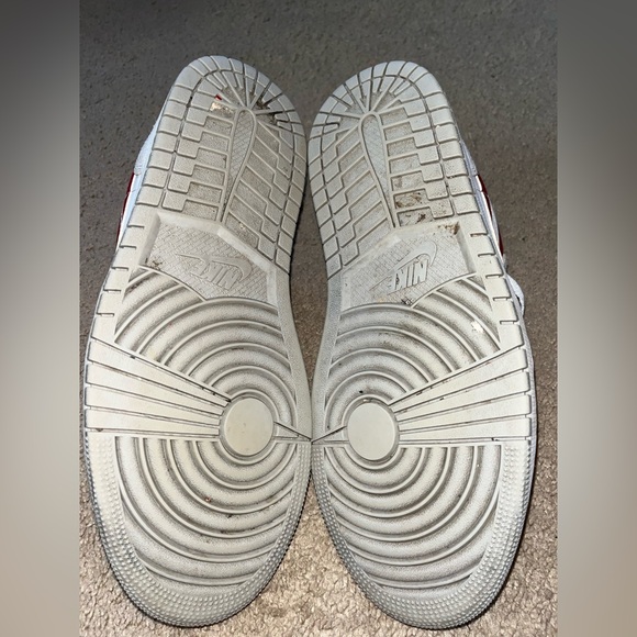 Nike Air Jordan 1 Low SE ‘Light Smoke Grey Gym Red’ - Picture 5 of 5